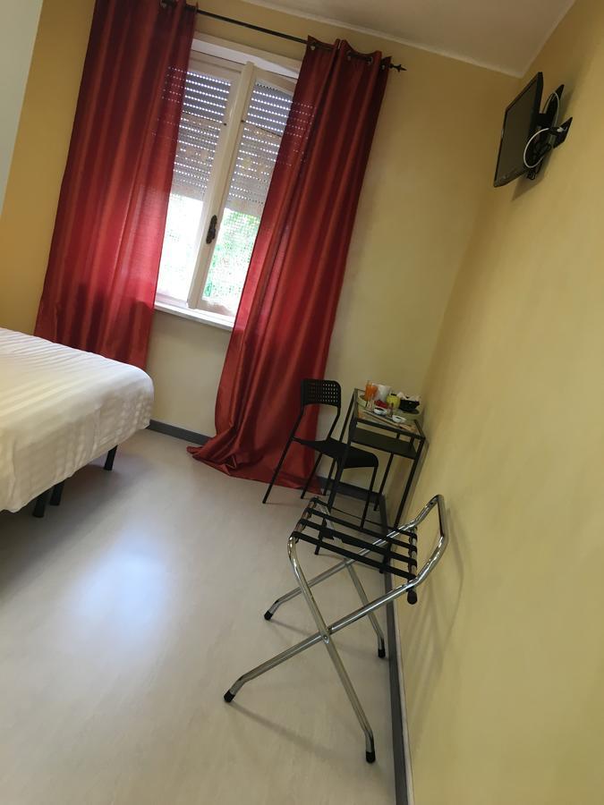 B & B La Guesthouse Poirino Екстер'єр фото