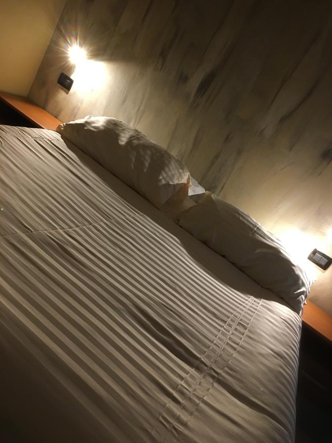 B & B La Guesthouse Poirino Екстер'єр фото